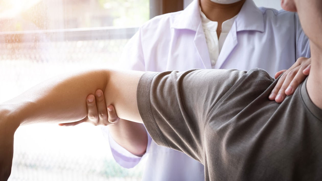 5 Shoulder Impingement Exercises to Boost Recovery