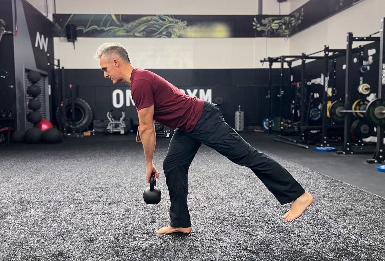 A Pro’s Kettlebell Leg Workout With The Single-Leg Deadlift