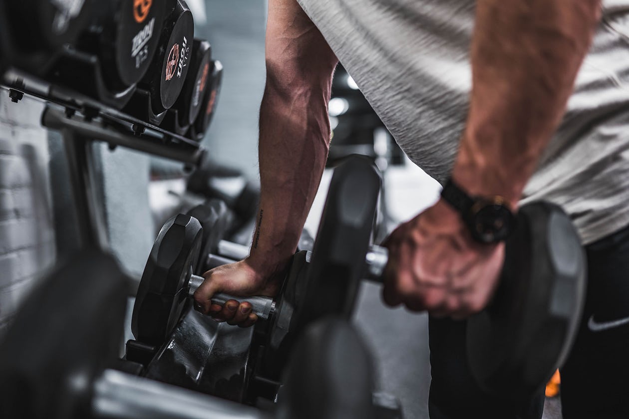 A Pro’s Guide To Dumbbell Leg Exercises and Workouts