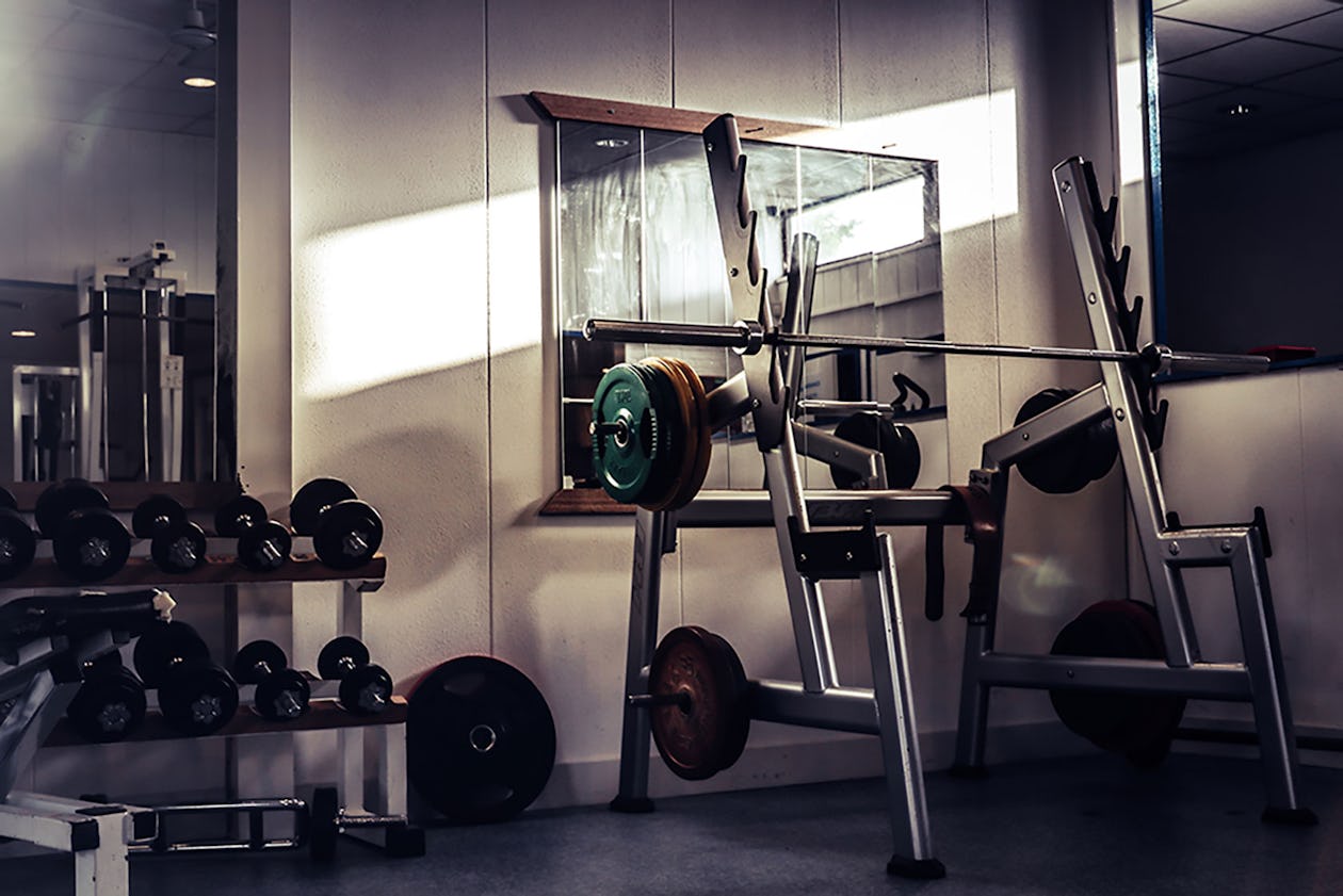 Barbells vs Dumbbells: What’s Better For Your Workout?